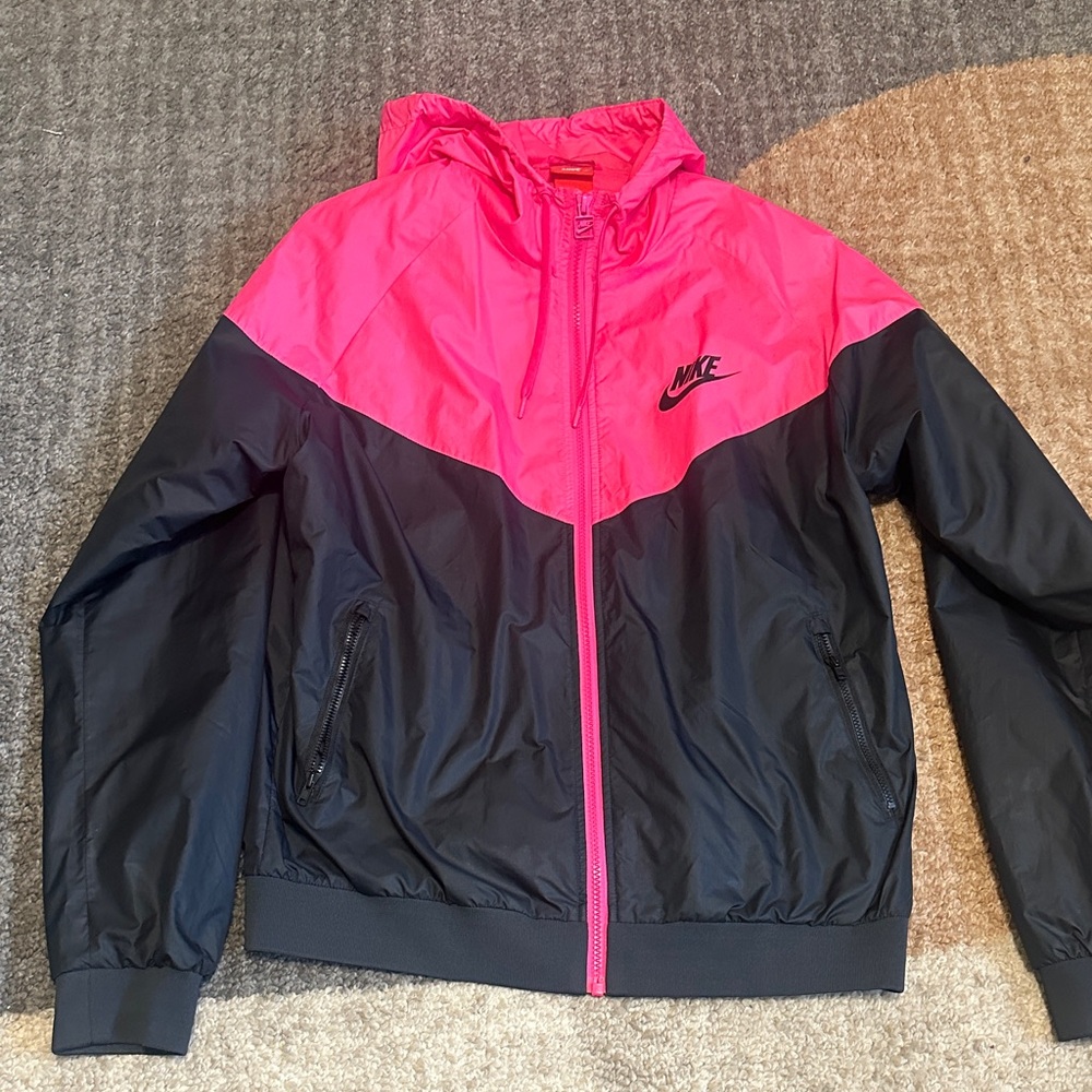Nike Women track jacket in Pink and Black